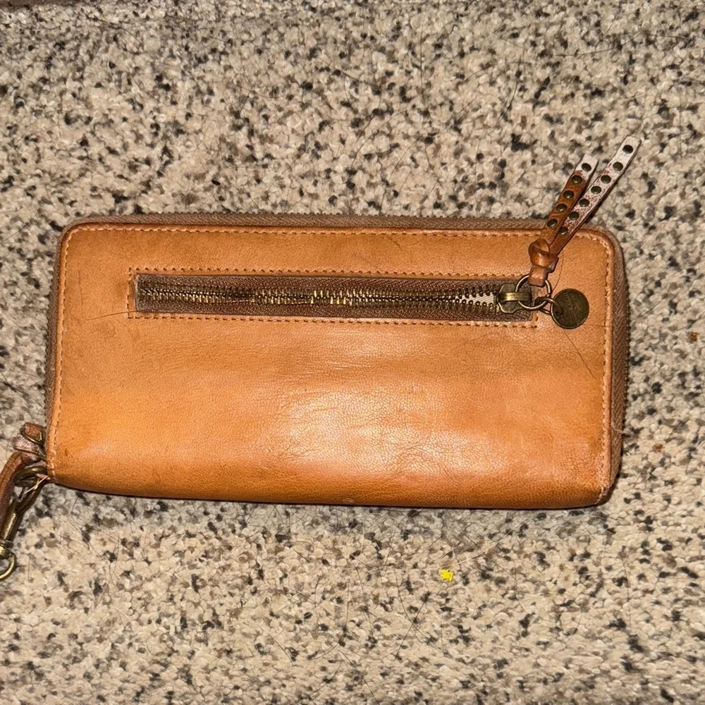 Lucky Brand Brown Leather Wristlet Wallet - Picture 2 of 4